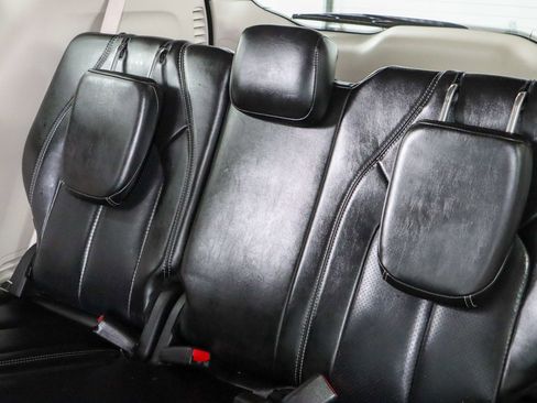Used 2023 Chrysler Pacifica Touring-L FWD image 25