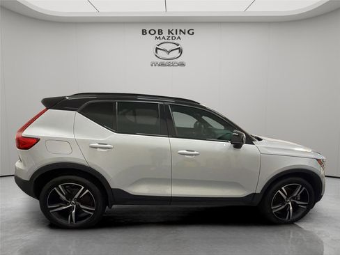 Used 2022 Volvo XC40 T5 R-Design AWD/4WD image 6