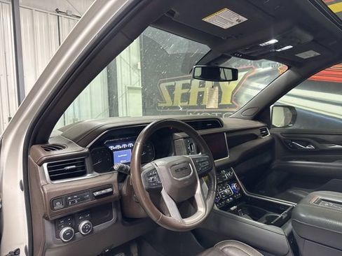 Used 2021 GMC Yukon XL Denali AWD/4WD image 5