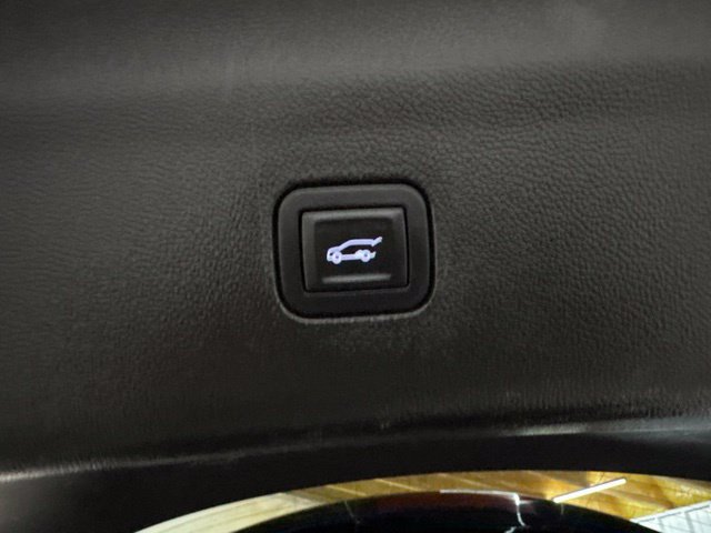 Used 2019 Buick Enclave Avenir w/ Avenir Technology Package AWD/4WD image 10