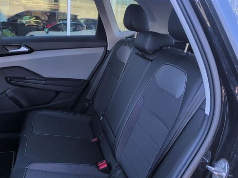 Used 2022 Volkswagen Taos SE image 12