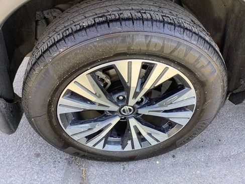 Used 2021 Nissan Rogue SV AWD/4WD image 25