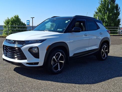 Used 2023 Chevrolet TrailBlazer RS w/ Sun and Liftgate Package AWD/4WD image 3