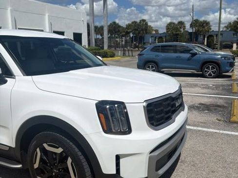 Used 2023 Kia Telluride S image 4