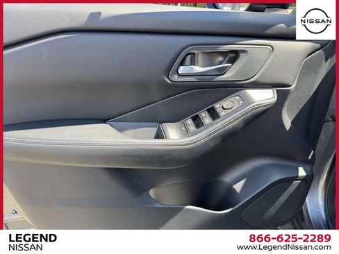 Certified 2024 Nissan Rogue SV AWD/4WD image 18