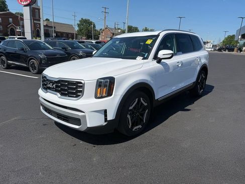 Certified 2024 Kia Telluride S w/ S Sunroof Package AWD/4WD image 3