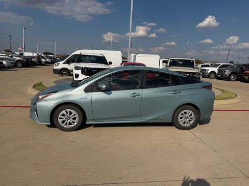 Used 2016 Toyota Prius Two FWD image 4