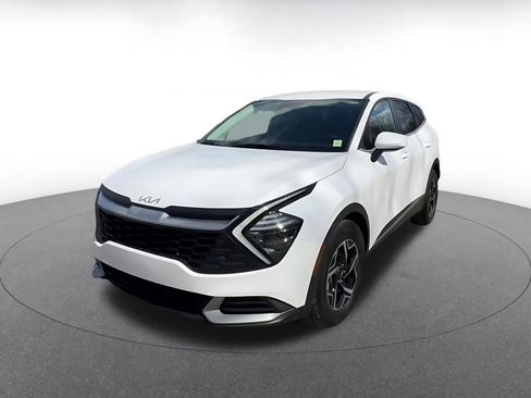 Used 2025 Kia Sportage LX image 7