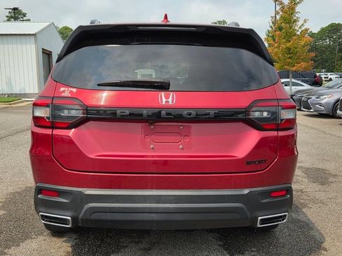 Used 2023 Honda Pilot Sport image 4