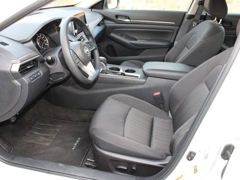 Used 2025 Nissan Altima 2.5 SV image 15