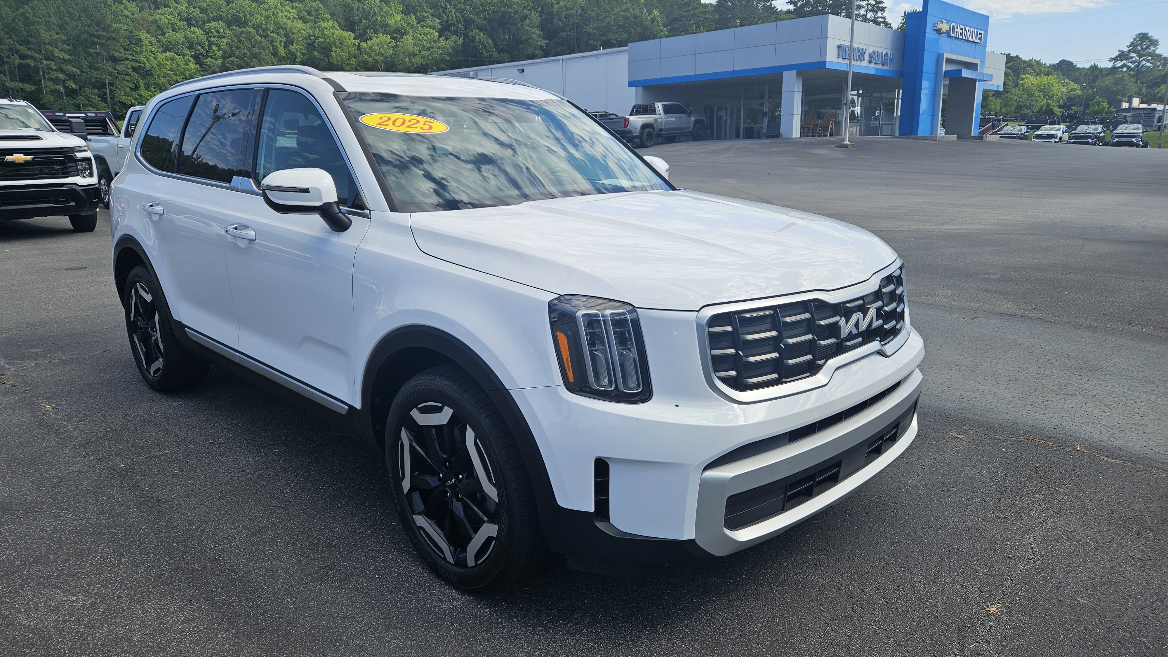 Used 2025 Kia Telluride S FWD image 4