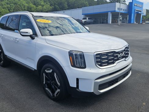 Used 2025 Kia Telluride S FWD image 4