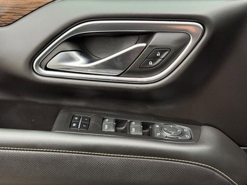 Used 2022 Chevrolet Suburban Premier image 27