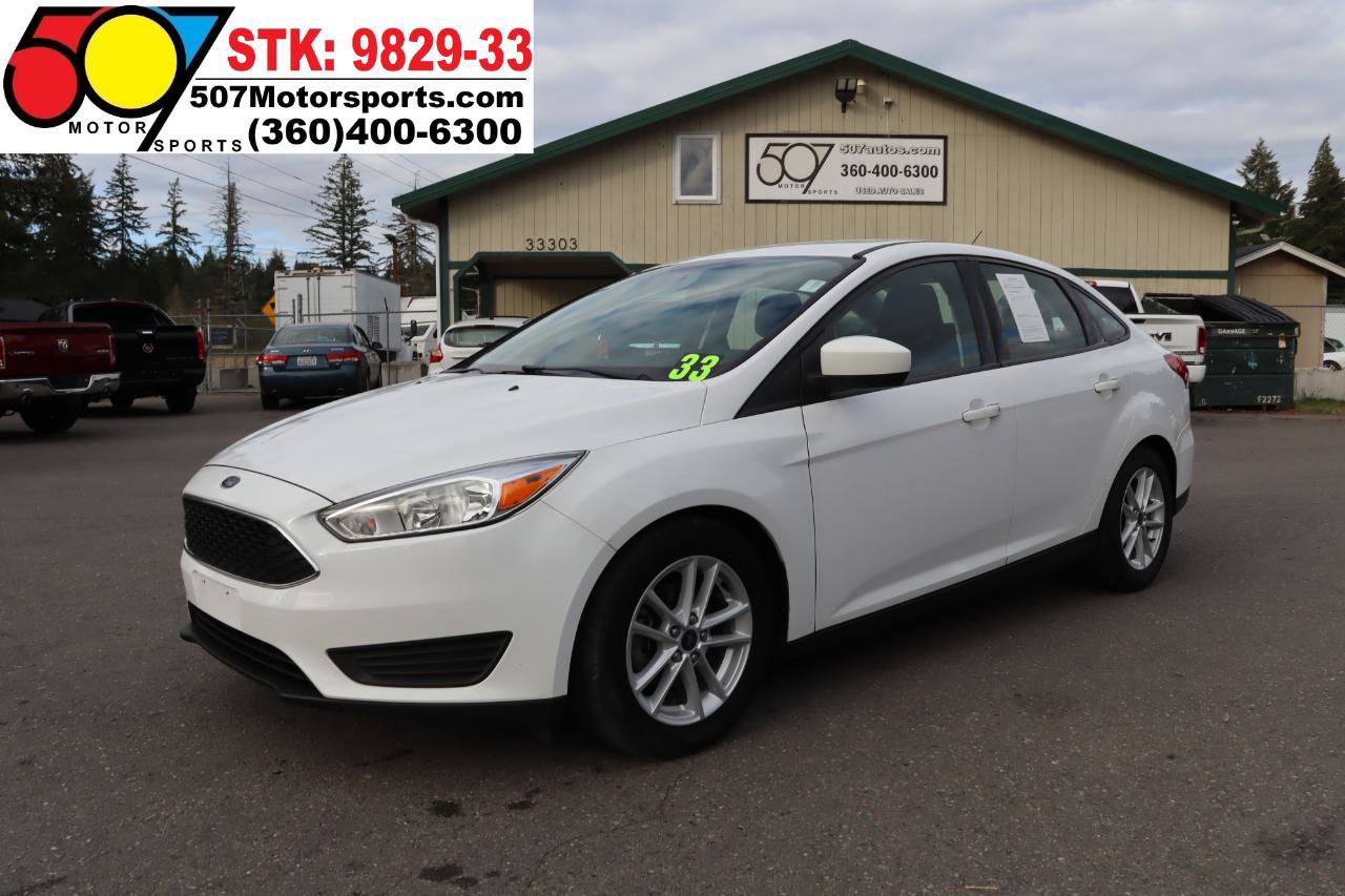 Used 2018 Ford Focus SE FWD image 2