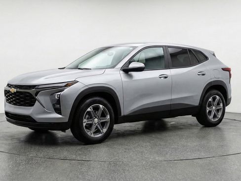 Used 2025 Chevrolet Blazer LT image 3