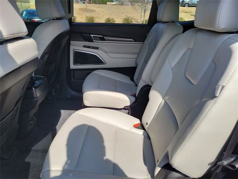 Used 2025 Kia Telluride S image 12
