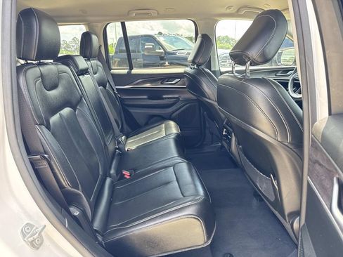 Used 2023 Jeep Grand Cherokee Limited AWD/4WD image 12