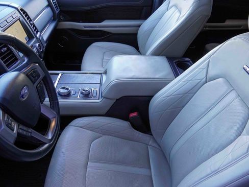Used 2020 Ford Expedition Platinum image 11
