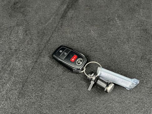 Used 2025 Toyota Corolla Cross LE image 22