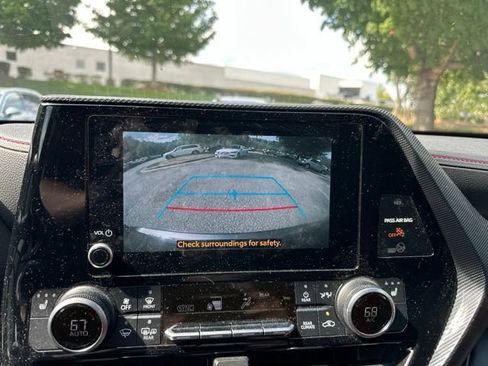 Used 2024 Toyota Highlander XSE FWD image 14