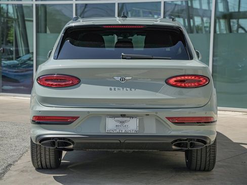 New 2025 Bentley Bentayga Extended Wheelbase image 16