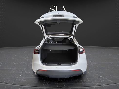 Used 2023 Tesla Model Y Performance AWD/4WD image 7