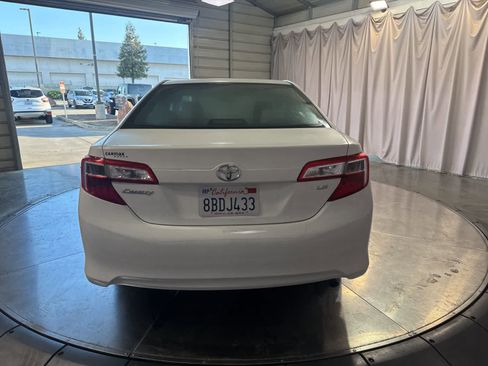 Used 2012 Toyota Camry LE image 6