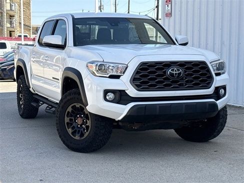 Used 2021 Toyota Tacoma TRD Off-Road image 2