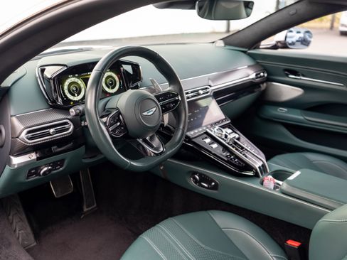 Used 2025 Aston Martin V8 Vantage Coupe image 3