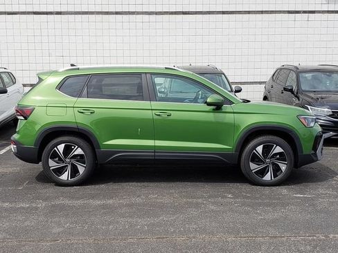New 2026 Volkswagen Taos SE AWD/4WD image 2