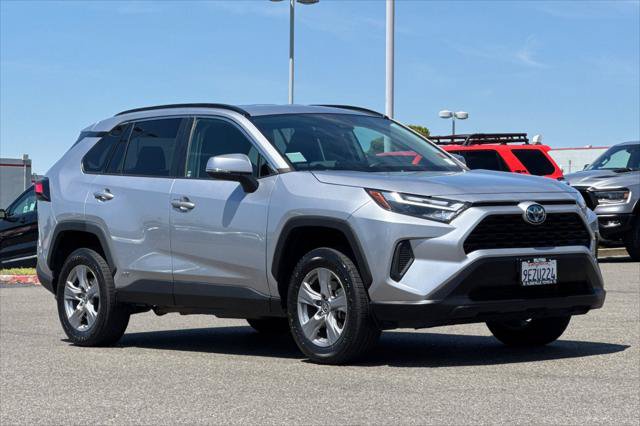 Certified 2023 Toyota RAV4 LE AWD/4WD image 5