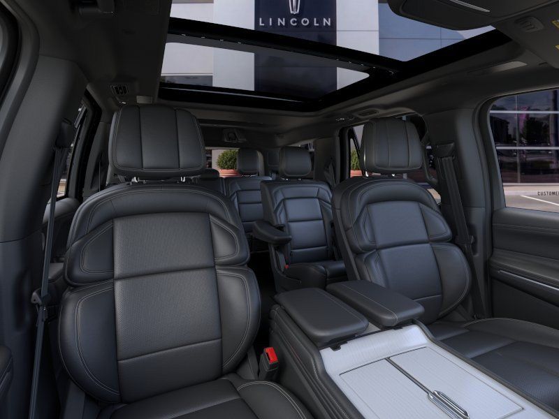 New 2025 Lincoln Navigator Reserve w/ Jet Appearance Package AWD/4WD image 10