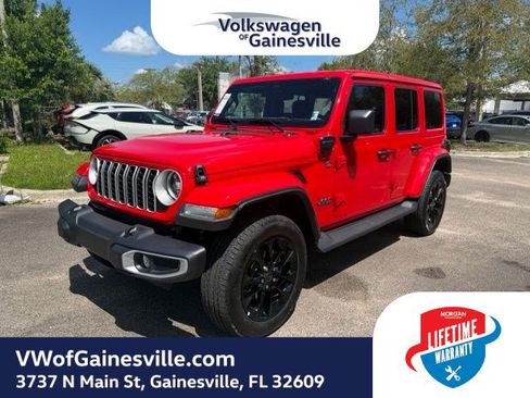Used 2025 Jeep Wrangler Unlimited Sahara AWD/4WD image 3