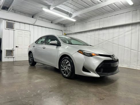 Used 2019 Toyota Corolla LE image 2