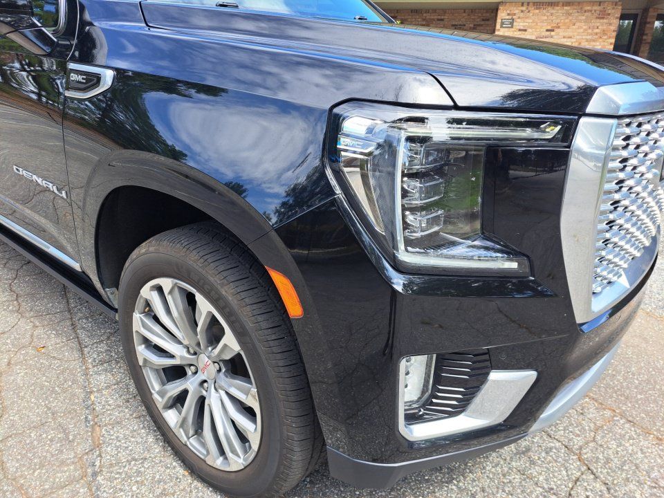 Used 2021 GMC Yukon XL Denali w/ Denali Premium Package AWD/4WD image 15