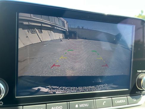 Used 2025 Nissan Rogue SV FWD image 25