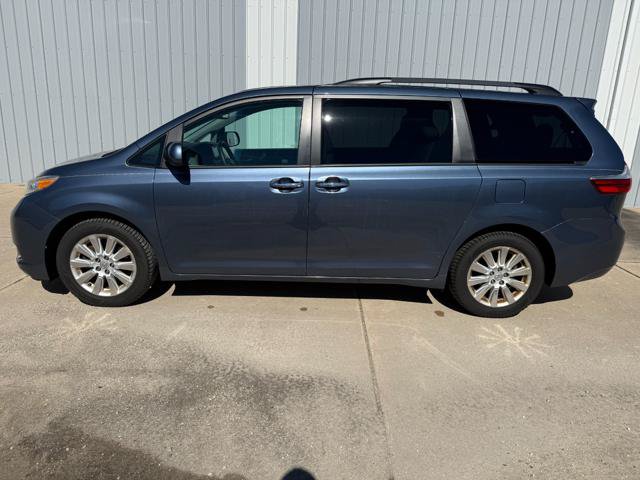 Used 2015 Toyota Sienna XLE AWD/4WD image 1