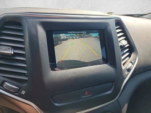 Used 2019 Jeep Cherokee Latitude Plus image 21