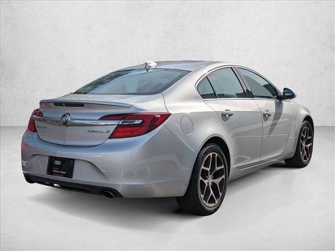 Used 2017 Buick Regal Sport Touring FWD image 5