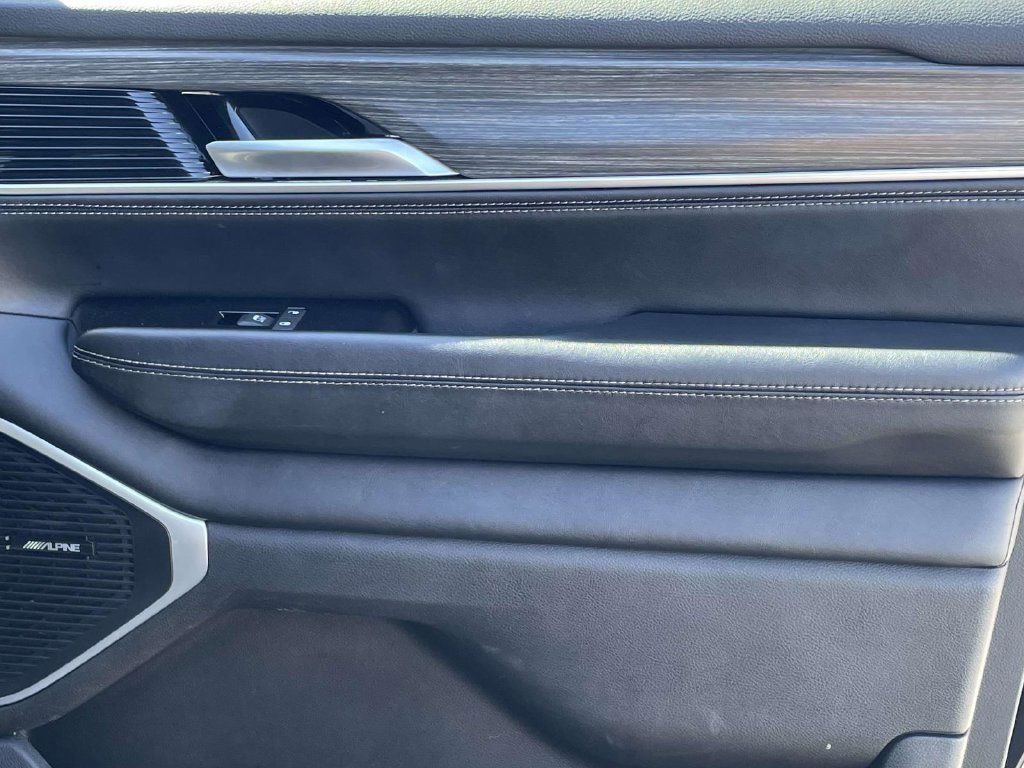 Certified 2024 Jeep Wagoneer L Series II w/ Flexible Seating Group AWD/4WD image 17