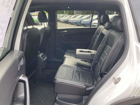 Certified 2023 Volkswagen Tiguan SEL R-Line AWD/4WD image 28