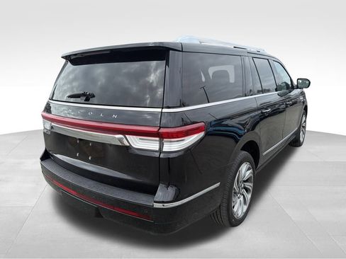 Used 2023 Lincoln Navigator L Reserve image 4
