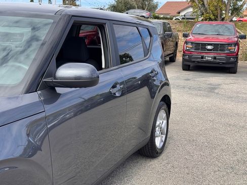 Used 2023 Kia Soul LX w/ Option Group 015 FWD image 9