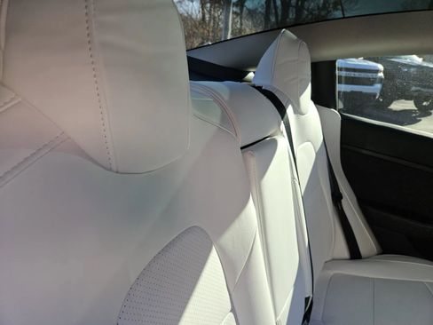 Used 2023 Tesla Model 3 Standard Range image 12