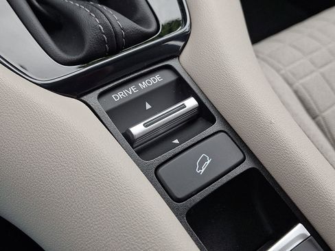 Certified 2024 Honda HR-V LX image 23