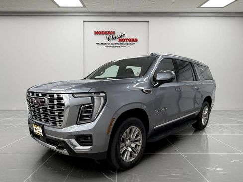 Used 2025 GMC Yukon XL Denali AWD/4WD image 3