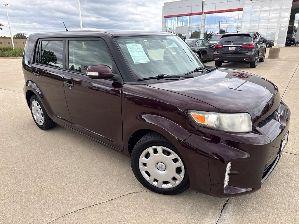 Used 2015 Scion xB FWD image 2