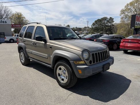 Used 2005 Jeep Liberty Sport image 8