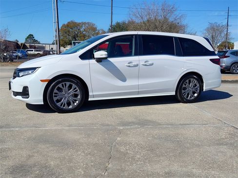 Certified 2025 Honda Odyssey Touring image 3