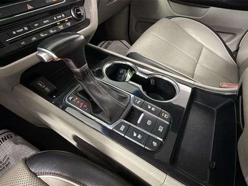 Used 2019 Kia Sedona SX image 23